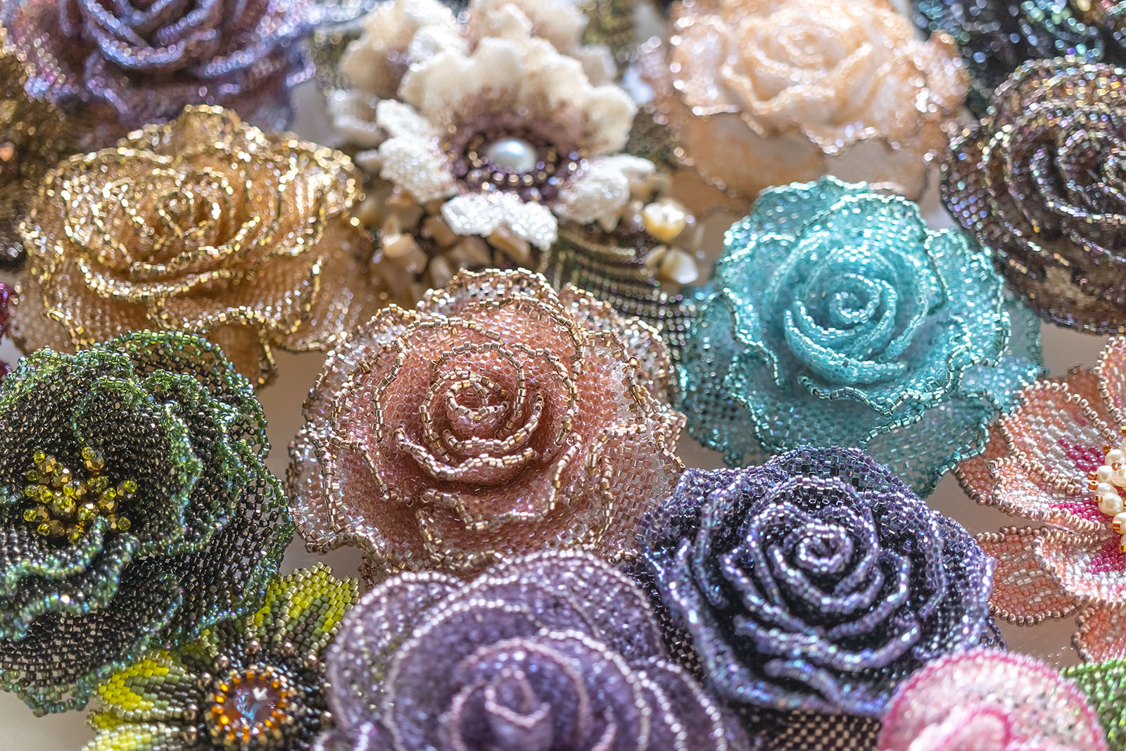 淡いピンクののビーズ編みポケットティッシュカバー