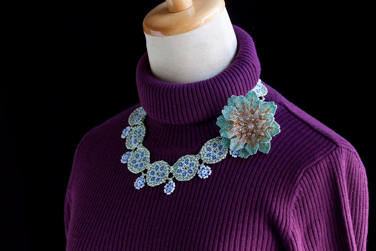 淡いピンクののビーズ編みポケットティッシュカバー