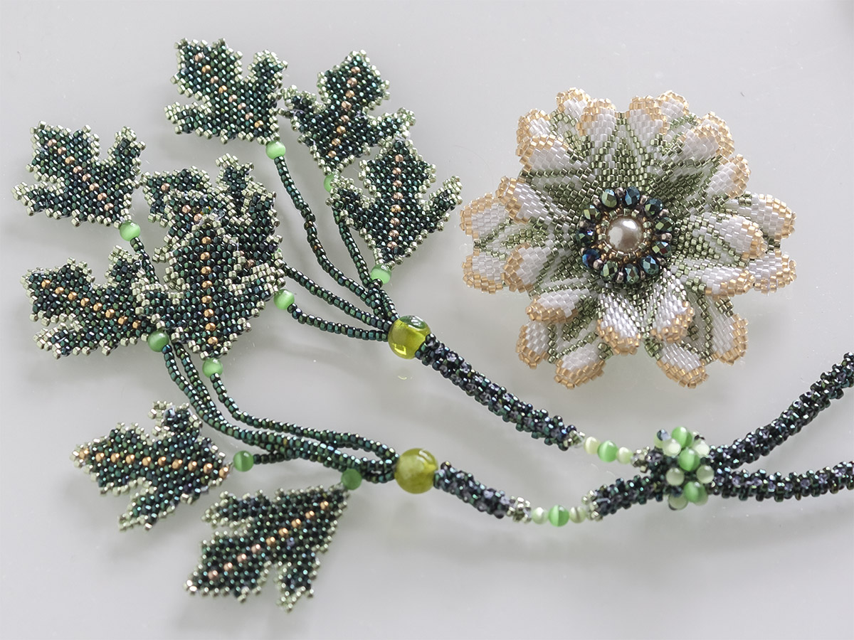 キラキラエキゾチックビーズコサージュ&ネックレス