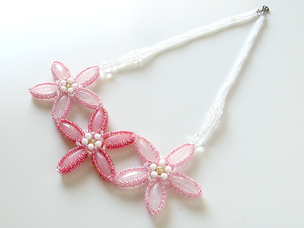大きな桜ピンクの花3輪ネックレス