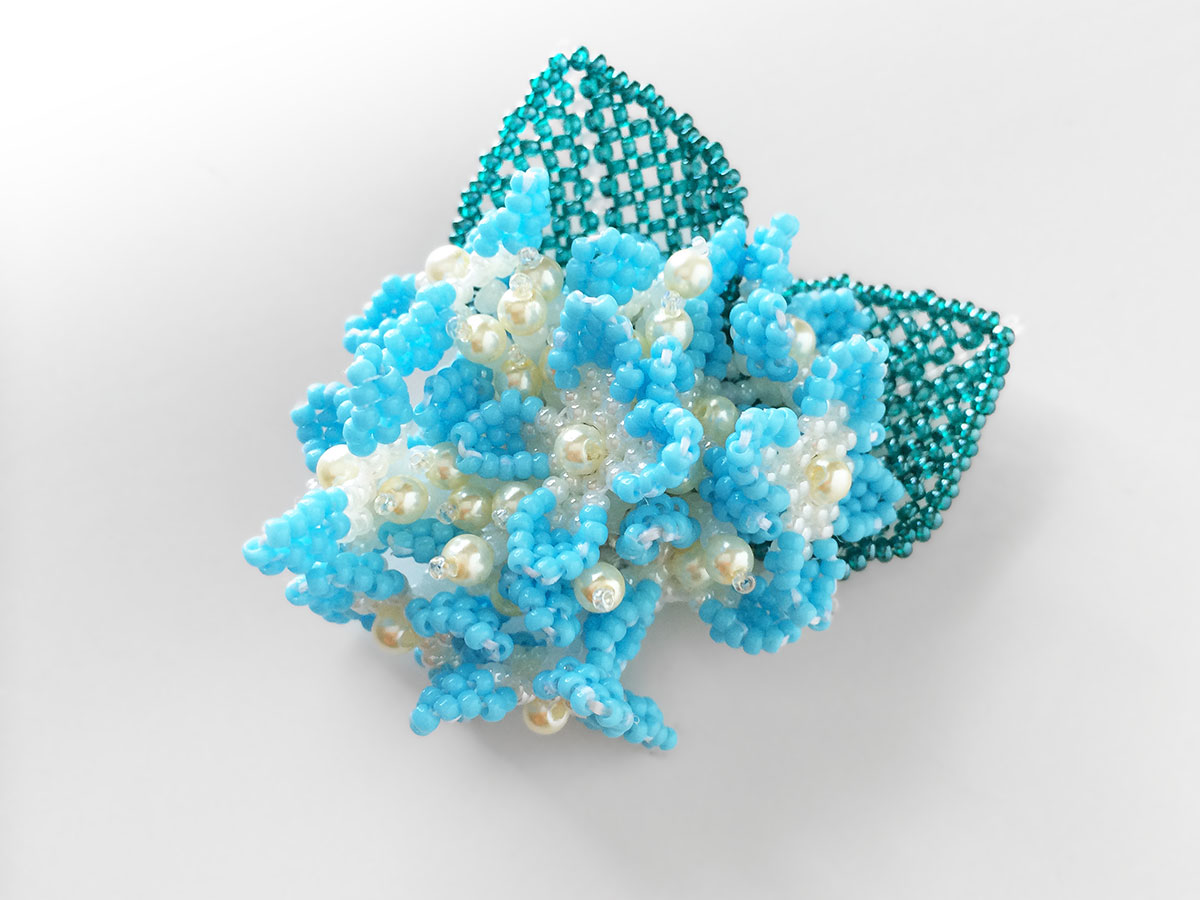 水色紫陽花のビーズブローチ