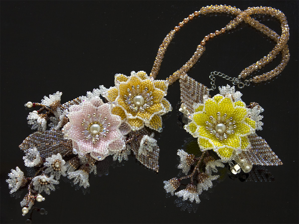お花のボリュームビーズネックレス＆バレッタセット