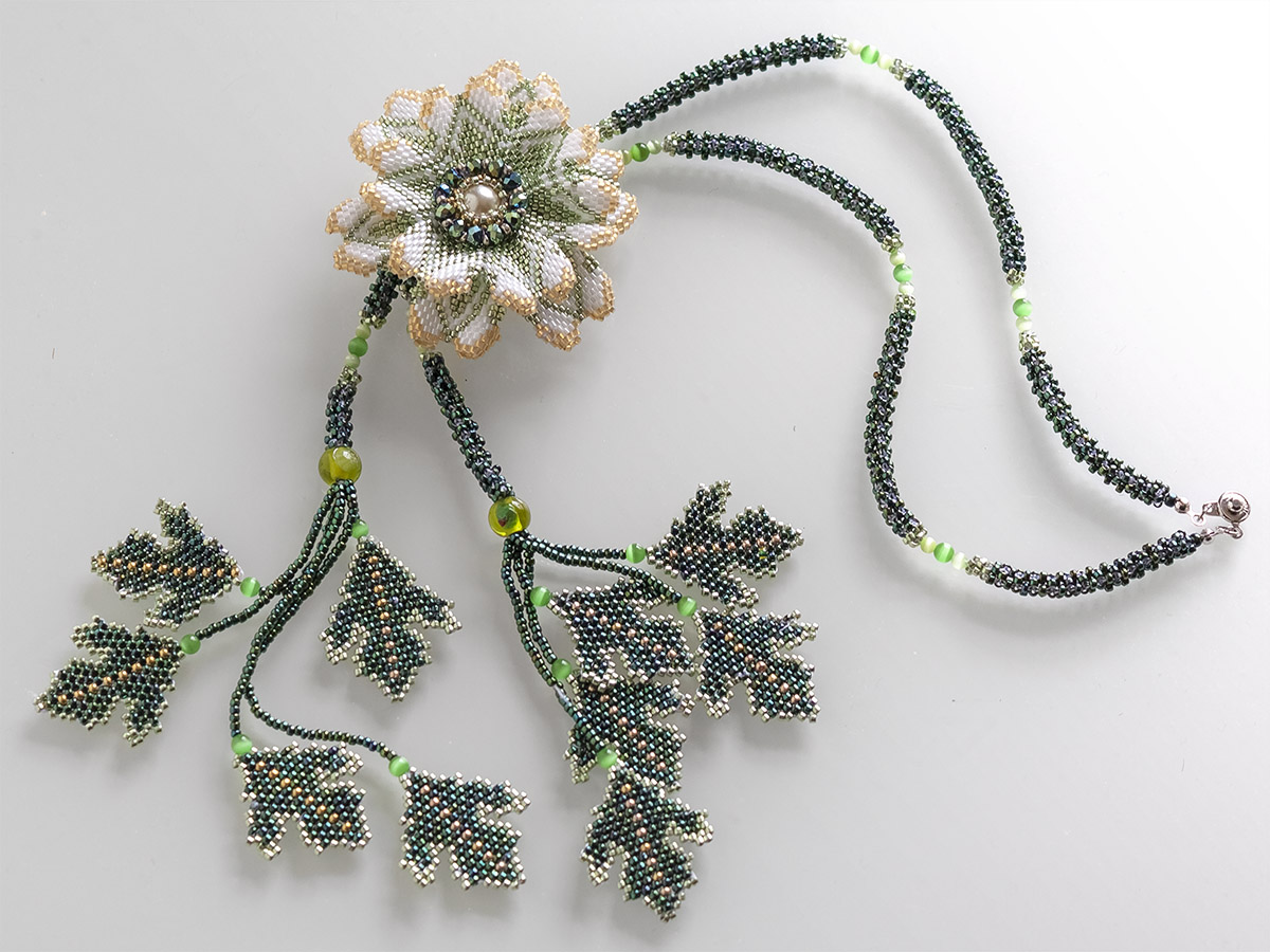 キラキラエキゾチックビーズコサージュ＆ネックレス